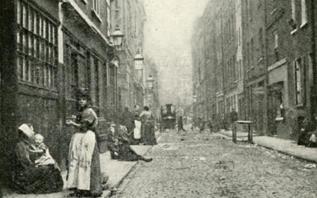 Vue sur Dorset street, rue principale du quartier de Whitechapel où sévissait Jack l'éventreur (Crédit : domaine public)