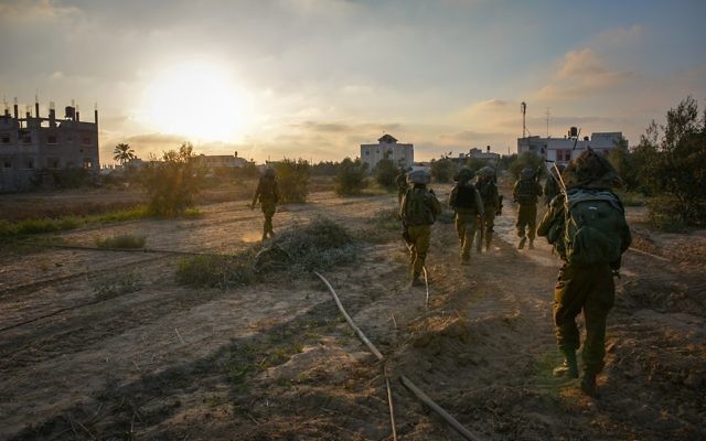 troupes de l'armée israélienne pendant l'opération Bordure protectrice (Crédit : Unité des porte-paroles de l'armée)