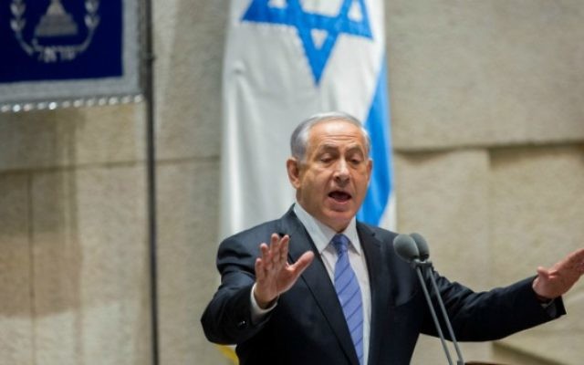 Benjamin Netanyahu à la Knesset le 27 octobre 2014 (Crédit : Yonatan Sindel/Flash90)