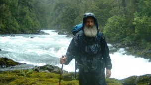 Hilik Magnus, le fondateur et le directeur de Magnus international, sur une mission dans le sud du Chili (Crédit : autorisation Hilik Magnus) 