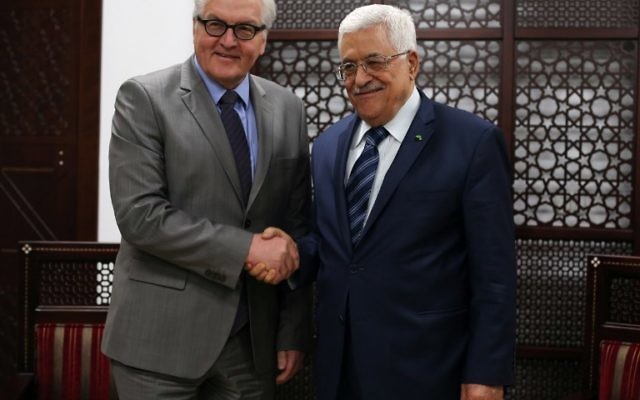 Frank-Walter Steinmeier et Mahmoud Abbas à Ramallah (Crédit : ABBAS MOMANI / AFP)
