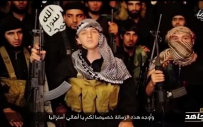 L'adolescent australien djihadiste, Abdullah Elmir, en train de menacer l'Occident (Crédit : Capture d'écran YouTube)