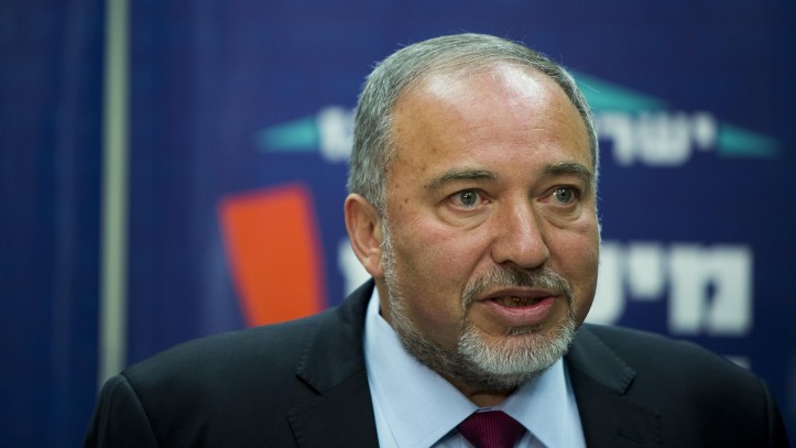 Le ministre des Affaires étrangères, Avidgor Liberman, le 10 novembre 2014 (Crédit :  Yonathan Sindel/Flash90)