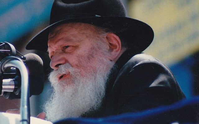 Le rabbin Menachem Mendel Schneerson. (Crédit : Mordecai Baron/Wikipedia)