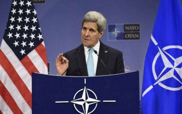 Le Secrétaire d'Etat américain John Kerry à Bruxelles,  le 2 décembre 2014 (Crédit : John Thys / AFP)