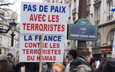 Capture d’écran rassemblement à Paris le 28 novembre 2014 (Crédit : Europe Israel/YouTube)