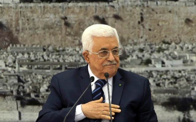 Le président de l'Autorité palestinienne Mahmoud Abbas à Ramallah le14 décembre 2014 (Crédit : AFP/Abbas Momani)