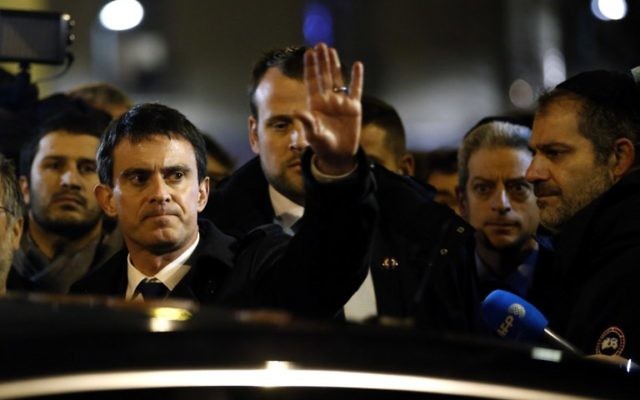 Manuel Valls au rassemblement organisé à St-Mandé - 10 janvier 2015 (Crédit : AFP)