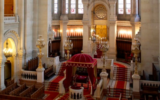 L'intérieur de la synagogue de la rue de la Victoire à Paris. (Crédit : capture d'écran lavictoire.org)