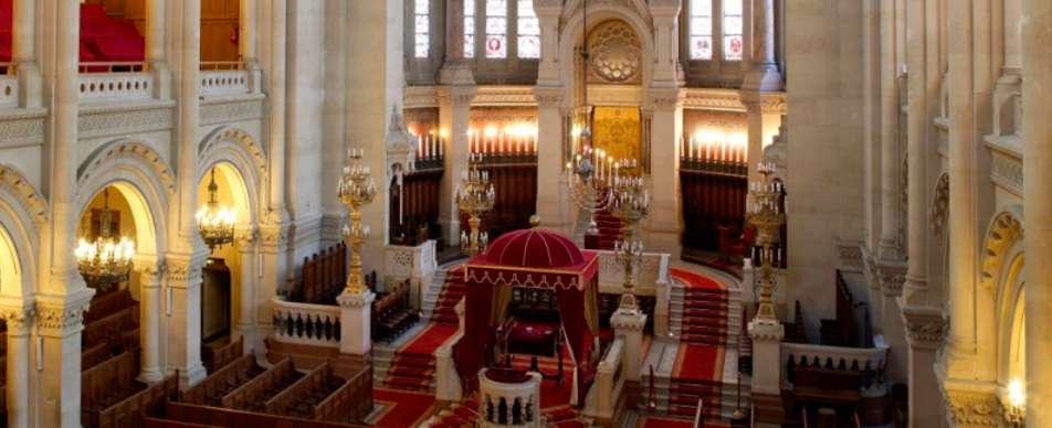 L'intérieur de la synagogue de la rue de la Victoire à Paris (Crédit : capture d'écran http://www.lavictoire.org)