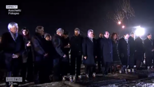 Capture d’écran des chefs d'État devant la bougie allumée - 27 janvier 2015 (Crédit : France 2)