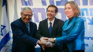 Amos Yadlin, Isaac Herzog et Tzipi Livni , le 19 janvier 2015 (Crédit : Flash 90)