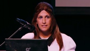 Ruth Colian, chef du parti Bezchutan (Crédit : capture d'écran YouTube)