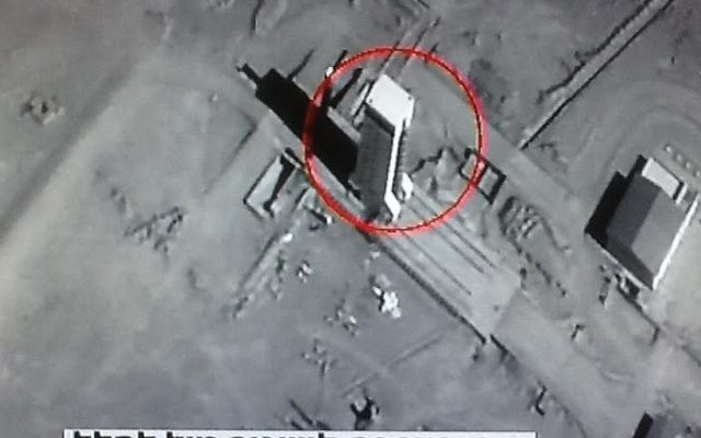 Une image satellite diffusée par la Deuxième chaîne le 21 Janvier 2015 montre un missile à longue portée iranien sur une rampe de lancement en dehors de Téhéran. (Crédit : capture d'écran de la Deuxième chaîne)