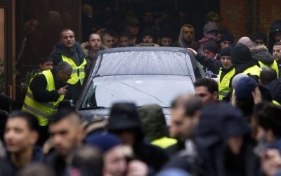 500 personnes à l'enterrement du terroriste de Copenhague (Crédit : NILS MEILVANG / SCANPIX DENMARK / AFP)