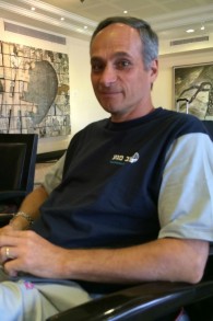 Kobi Lichtenstein, maître de Krav Maga (Crédit : Renee Ghert-Zand/Times of Israel)