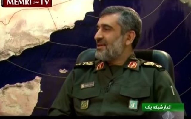 Le général de brigade Amir Ali Hajizadeh, responsable des forces aériennes du Corps des gardiens de la révolution iraniens.  (Crédit : capture d'écran YouTube/MEMRI)