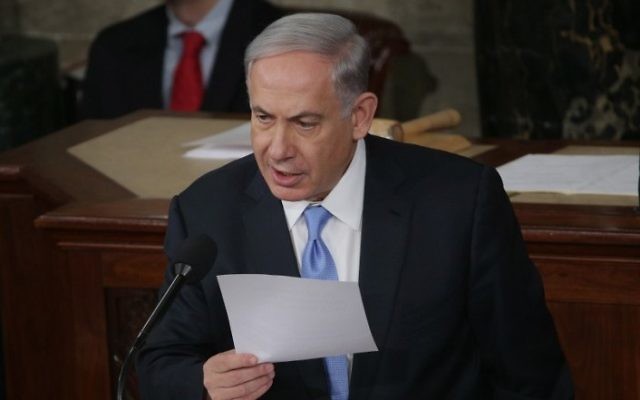 Le Premier ministre Benjamin Netanyahu prend la parole lors d'une réunion conjointe du Congrès des États-Unis à la Chambre des représentants au Capitole, à Washington, le 3 mars 2015. (Crédit : Alex Wong/Getty Images/AFP)