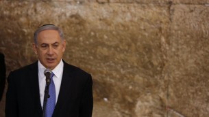 Benjamin Netanyahu au mur Occidental - 18 mars 2015 (Crédit : Flash 90)