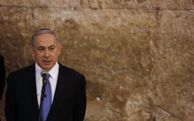 Benjamin Netanyahu au mur Occidental - 18 mars 2015 (Crédit : Flash 90)
