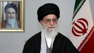 Une photo publiée par le bureau du guide suprême iranien, l'ayatollah Ali Khamenei, le 20 mars 2014, lors d'un discours à la nation à l'occasion de Noruz, le Nouvel An iranien, à Téhéran. (Crédit : AFP Photo / Cabinet du leader suprême)