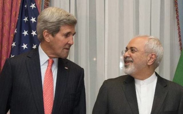 John Kerry et Mohammad Javad Zarif, le 2 avril 2015 (Crédit photo: AFP/Brian Snyder)