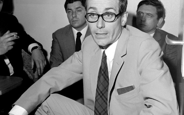 Une photo prise le 13 juillet 1967 montre l'éditeur et l'écrivain français François Maspero donnant une conférence de presse à Paris. Maspero est mort le 11 Avril, 2015 au l'âge de 83 (Crédit : AFP PHOTO)