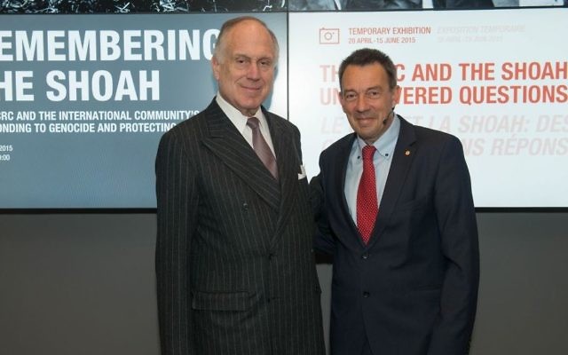 Le président du CMJ, Ronald S. Lauder, et le président du CICR, Peter Maurer, à Genève, lors de l'événement du 28 avril 2015 marquant le 70e anniversaire de la libération des camps nazis. (Crédit : Autorisation)