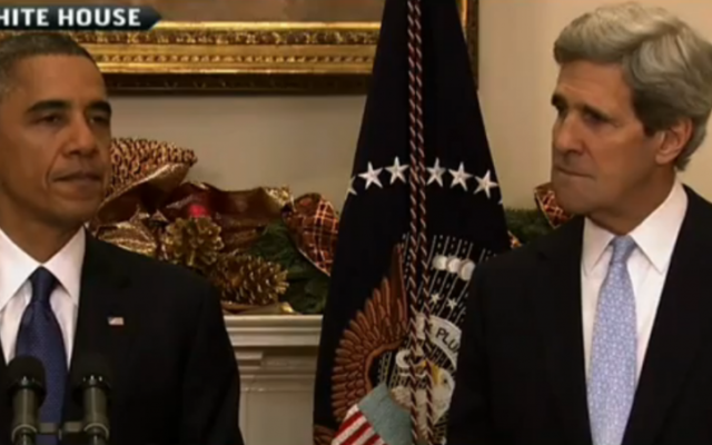 Le président américain Barack Obama et son secrétaire d'Etat John Kerry, en 2012. (Crédit : capture d'écran YouTube)