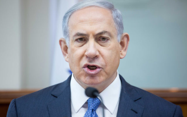 Le Premier ministre israélien Benjamin Netanyahu lors de la conférence hebdomadaire du gouvernement au bureau du Premier ministre,  à Jérusalem, le 29 mars 2015. (Crédit : Flash90/Emil Salman / POOL)