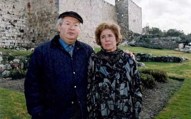 Serge et Béate Klarsfeld à Jérusalem, en novembre 2009. (Crédit : CC BY SA 3.0)