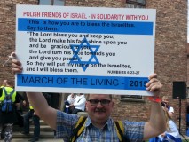 Un Polonais montre son attachement à Israël (crédit : N.K.)