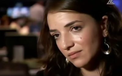 La journaliste israélo-arabe Lucy Aharish (Crédit : capture d'écran YouTube)