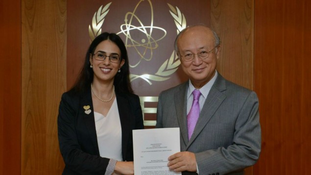 Présentation des lettres de créance de la représentante d'Israël à l'AIEA Merav Zafary-Odiz au directeur général de l'AIEA Yukiya Amano le 24 octobre 2013 (Crédit : Dean Calma/AIEA/CC BY-SA 2.0)