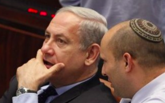 Benjamin Netanyahu et Naftali Bennett à la Knesset, le 29 juillet 2013 (Crédit : Flash90)
