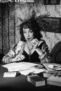 Marlene Dietrich dans 'Touch of Evil' (Crédit : Universal Home Video)