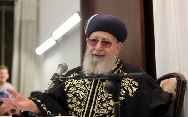 Le grand rabbin Ovadia Yosef, à Jérusalem, en septembre 2012. (Crédit : Flash90)