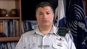Le général Yoav Mordechai, coordinateur de l'armée israélienne des activités gouvernementales dans les Territoires, en juillet 2013. (Crédit : capture d'écran YouTube/IDFSpox1)