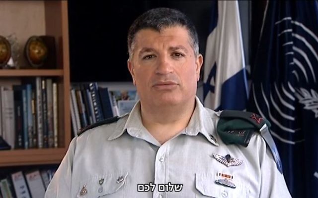 Le général Yoav Mordechai, coordinateur de l'armée israélienne des activités gouvernementales dans les Territoires, en juillet 2013. (Crédit : capture d'écran YouTube/IDFSpox1)