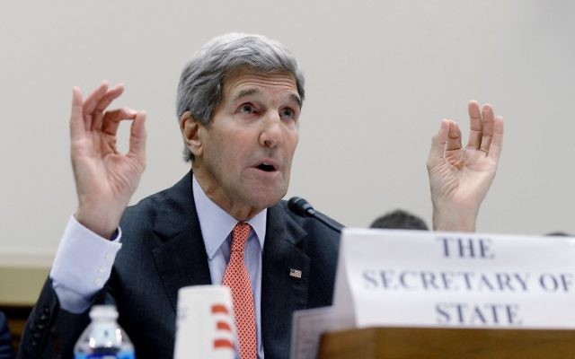 Le secrétaire d'Etat américain John Kerry lors d'une audience devant la Commmission des Affaires étrangères de la Chambre des Représentants le 28 juillet 2015 à Washington (Crédit: Olivier Douliery / Getty Images / AFP)