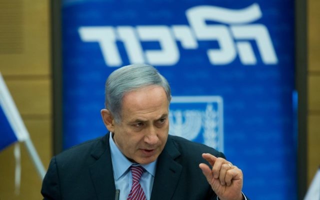 Le Premier ministre Benjamin Netanyahu lors d'une réunion de groupe du Likud à la Knesset, le 27 juillet 2015 (Crédit : Yonatan Sindel / Flash90)