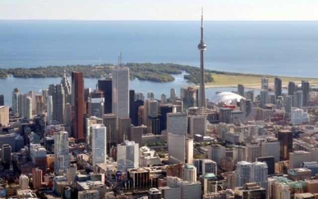Photo illustrative de la ligne d'horizon de Toronto (Wikimedia Commons)