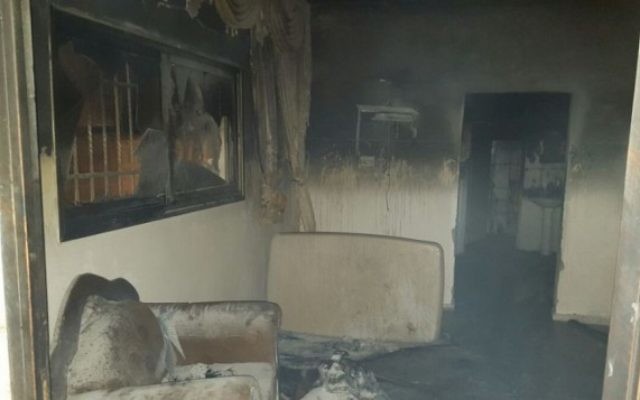 La maison incendiée de la famille Dawabsha dans le village palestinien de Duma, près de Naplouse, le 31 juillet 2015 (Photo: Zacharia Sadeh / Rabbis for Human Rights)