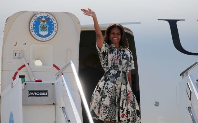 La Première dame des États-Unis, Michelle Obama, à l'aéroport de Venise en Italie le 19 juin 2015 (Crédit : image Michelle Obama via Shutterstock)