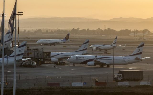 Des avions de la compagnie nationale El Al sur le tarmac de l'aéroport international Ben Gurion, près de Tel Aviv, le 21 août 2014. (Crédit : Jack Guez/AFP)