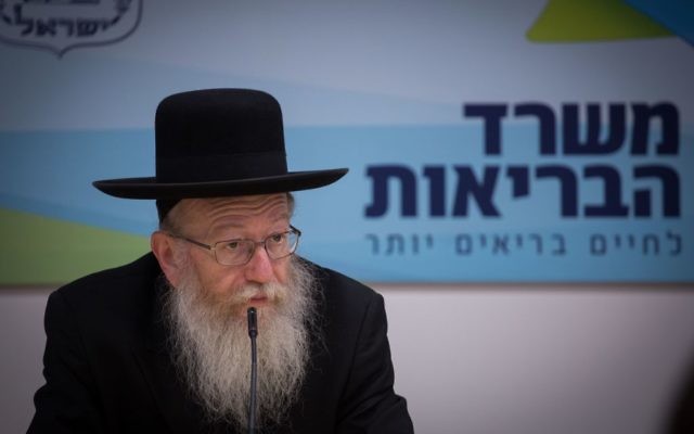Yaakov Litzman, ministre de la Santé, en juillet 2015. (Crédit : Hadas Parush/Flash90)