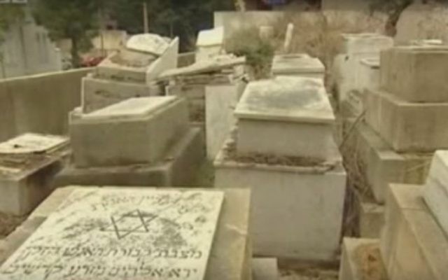 Une vue du cimetière de Sidon, au Liban (Crédit : Youtube)