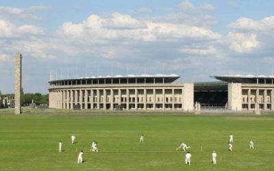 Le cricket est encore joué aujourd'hui à l'ombre du Stade olympique de Berlin (Crédit : britannia1892.de)