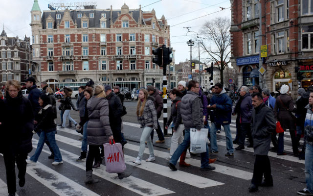 Photo illustrative d'Amsterdam, Pays-Bas, le 19 décembre 2011. (Crédit : Nati Shohat/Flash90)
