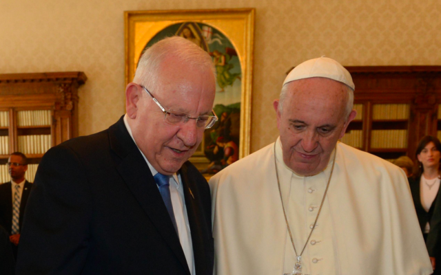 Le président israélien Reuven Rivlin reçu par le pape François 1er au Vatican - 3 septembre 2015 (Crédit : Haim Zach (GPO)